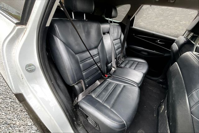 Vehicle image 26 of 34