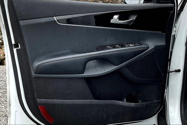 Vehicle image 22 of 34