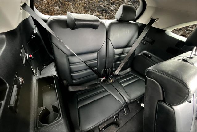 Vehicle image 27 of 34