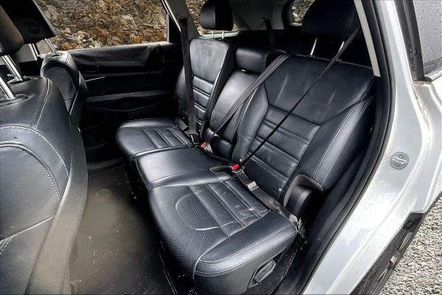 Vehicle image 25 of 34