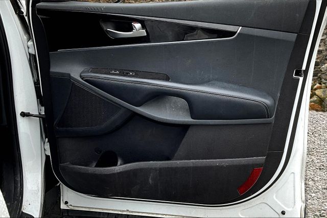 Vehicle image 23 of 34