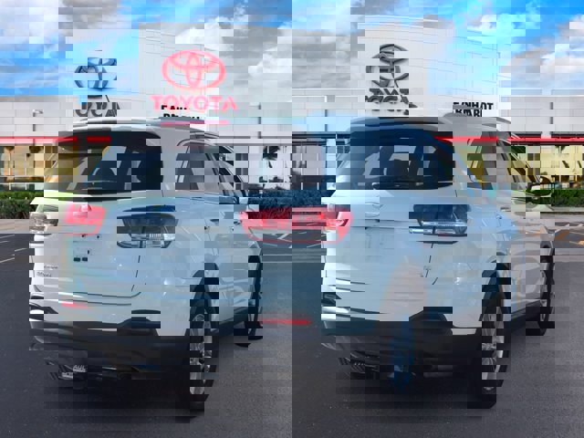 Vehicle image 7 of 21