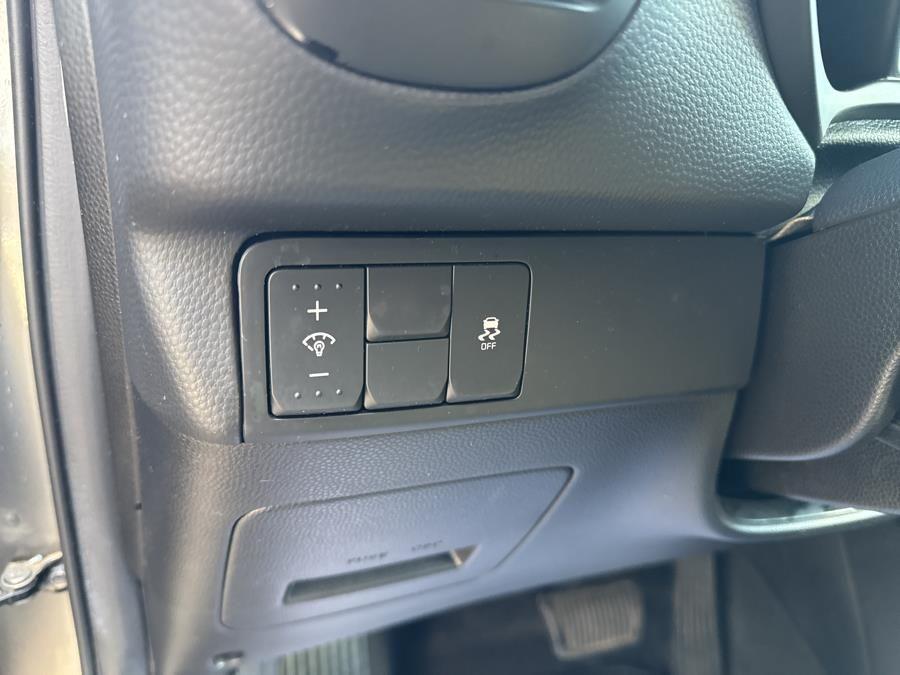Vehicle image 27 of 30
