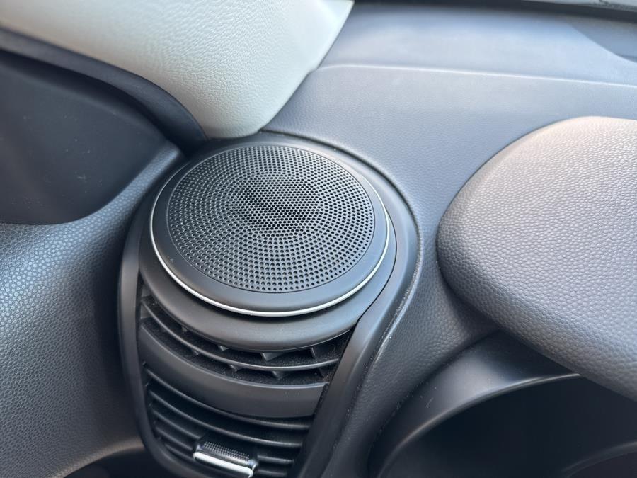 Vehicle image 24 of 30