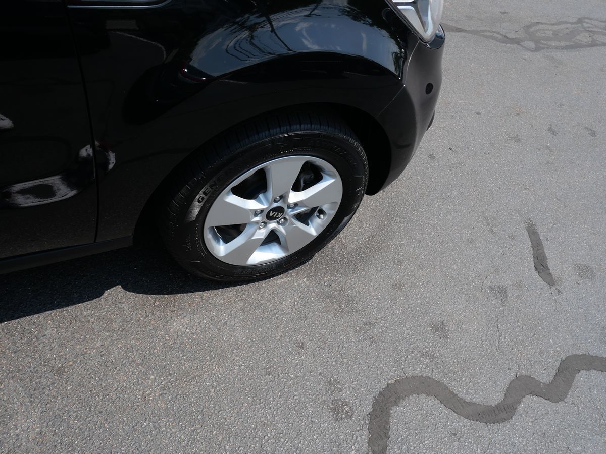 Vehicle image 33 of 43