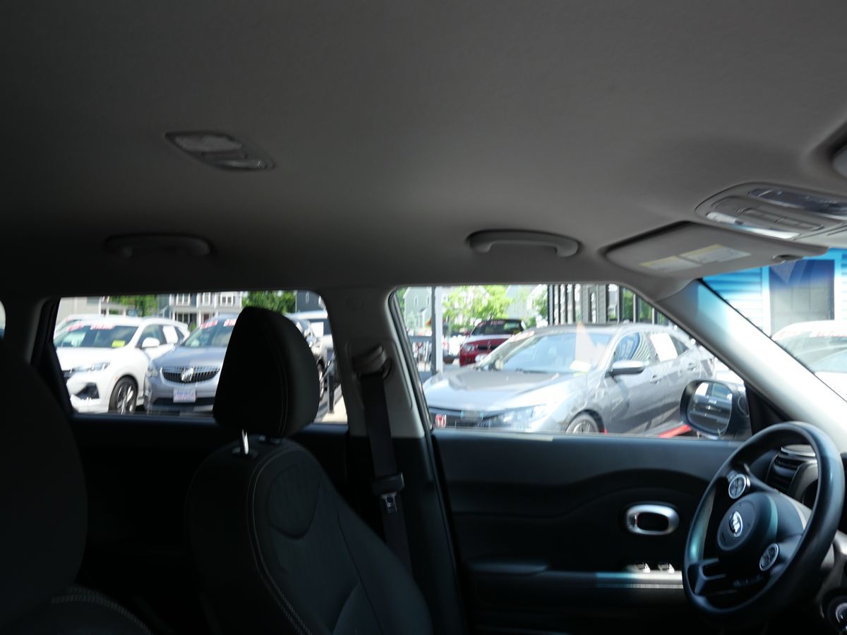 Vehicle image 29 of 43