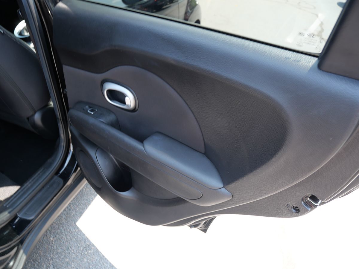 Vehicle image 25 of 43