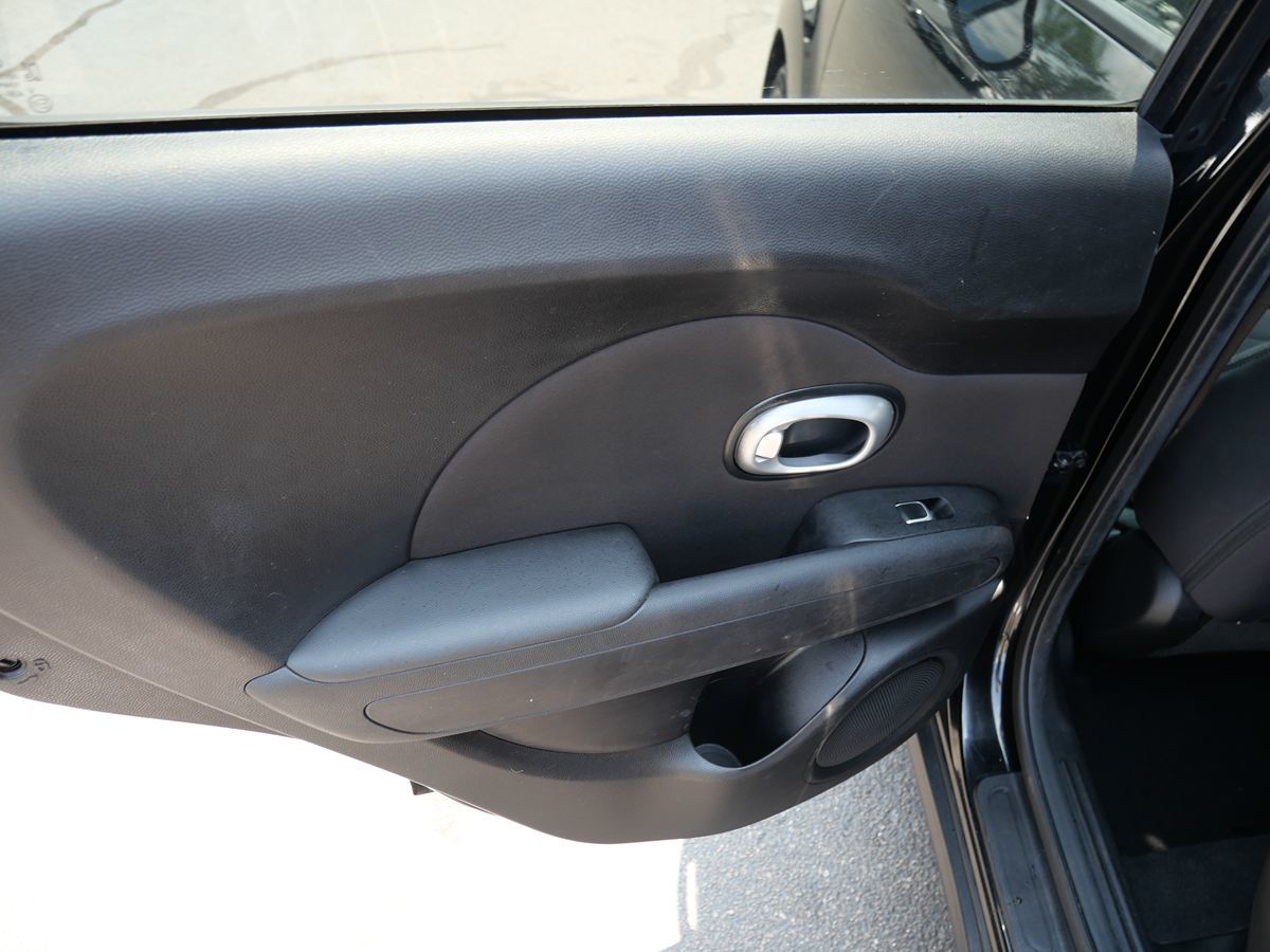 Vehicle image 17 of 43