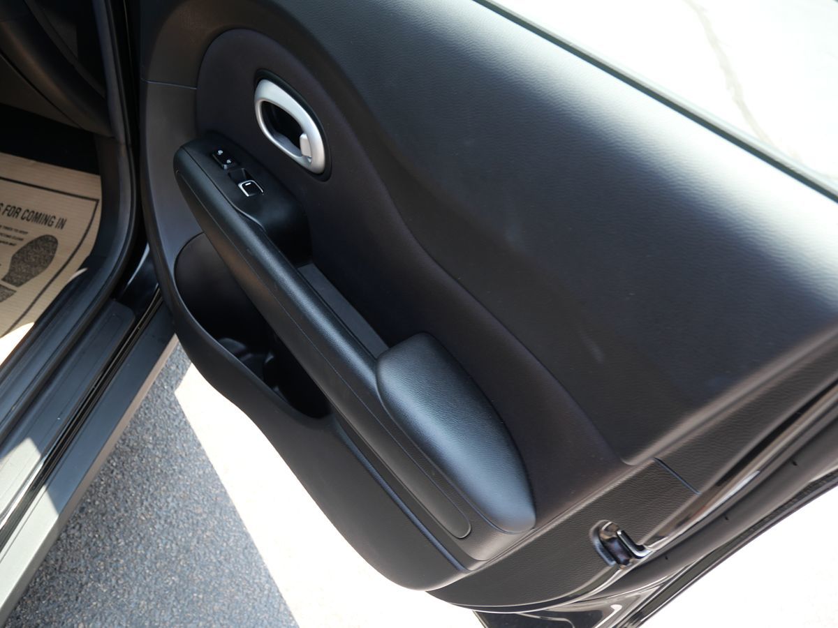 Vehicle image 31 of 43