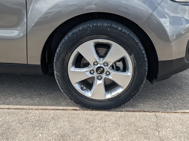 Vehicle image 11 of 28