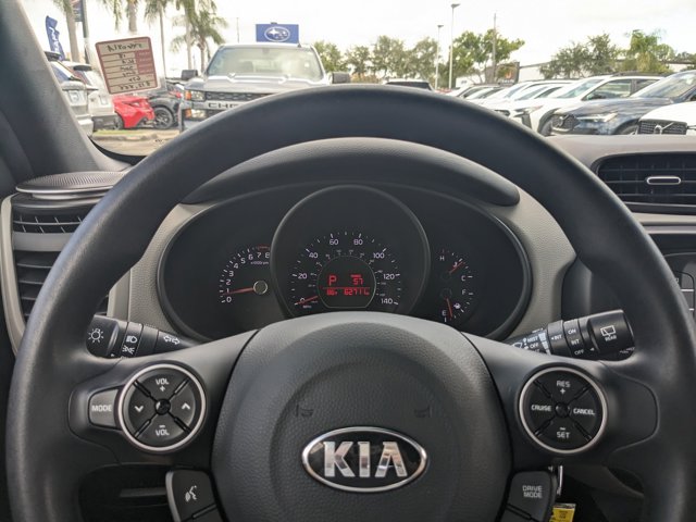 Vehicle image 17 of 28