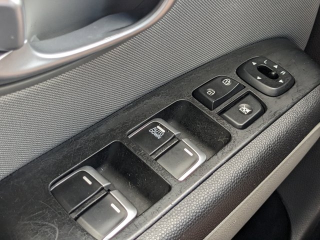 Vehicle image 27 of 28