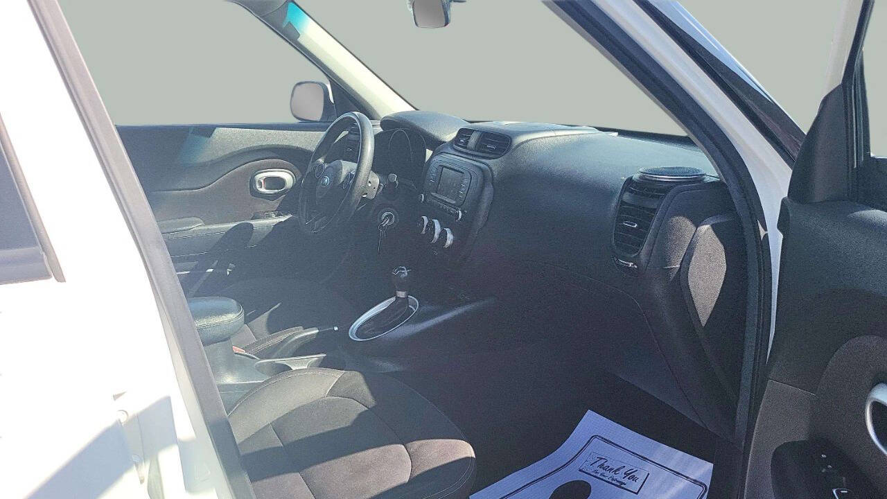 Vehicle image 16 of 19