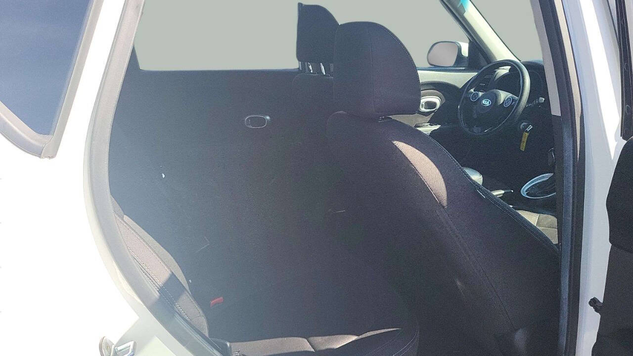 Vehicle image 14 of 19