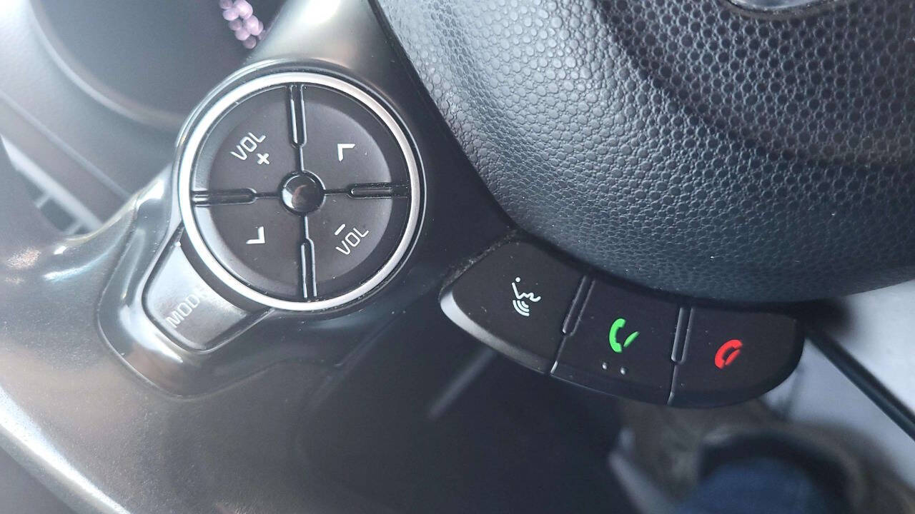 Vehicle image 9 of 19