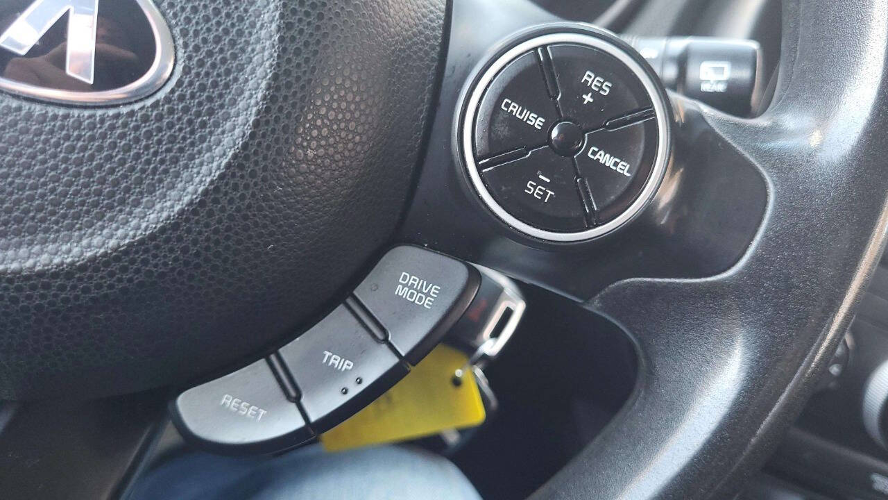 Vehicle image 10 of 19
