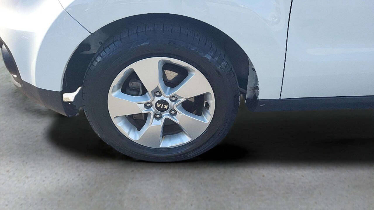 Vehicle image 11 of 19