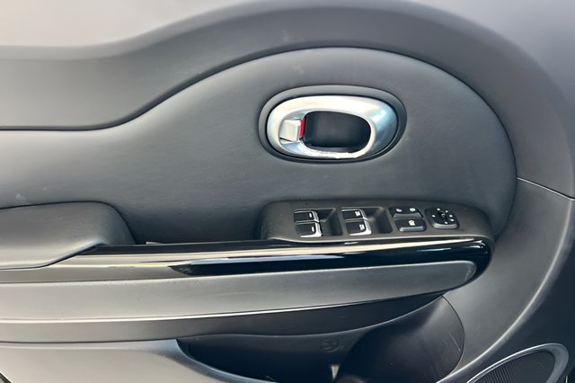Vehicle image 21 of 36