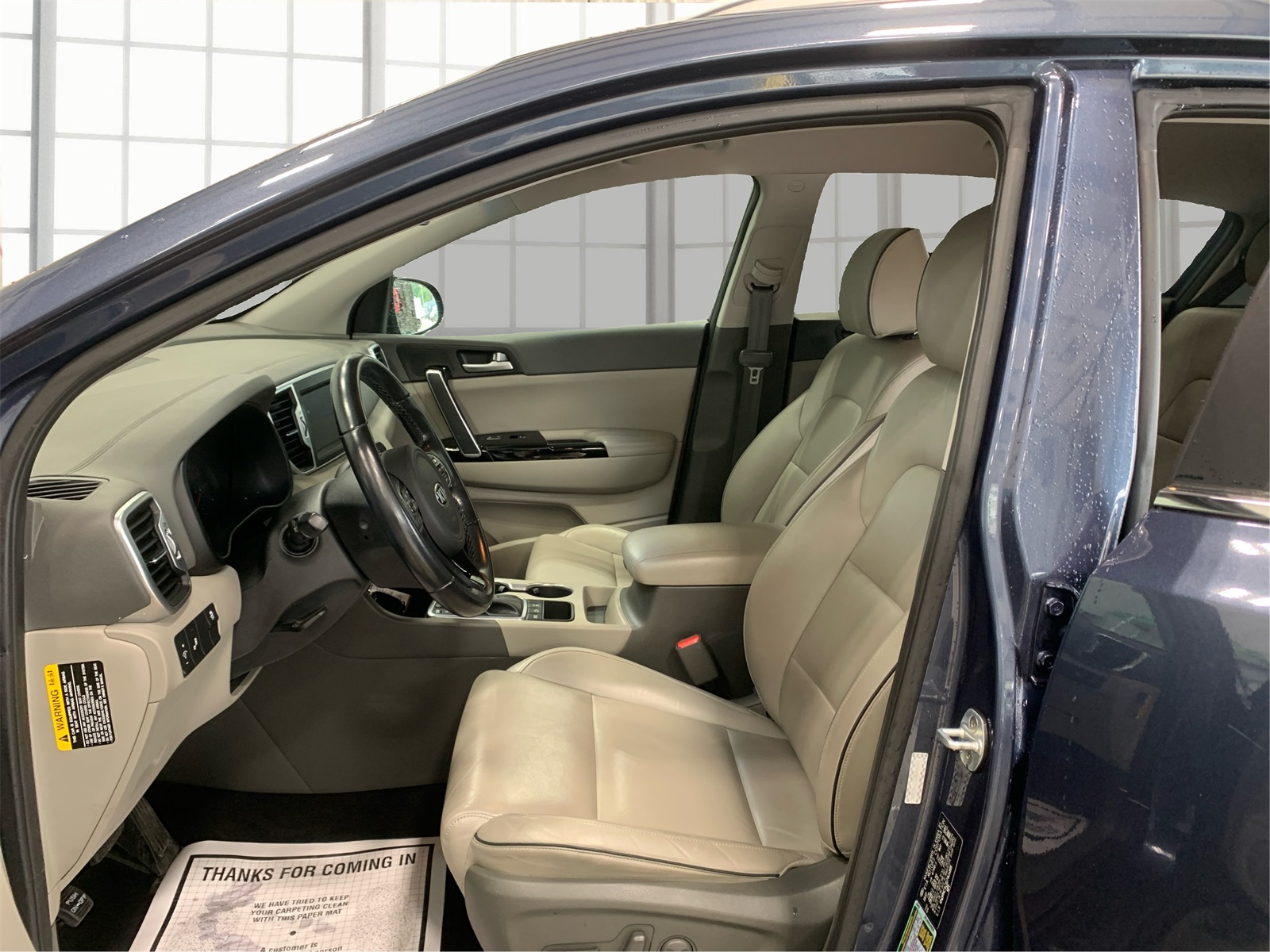 Vehicle image 14 of 31