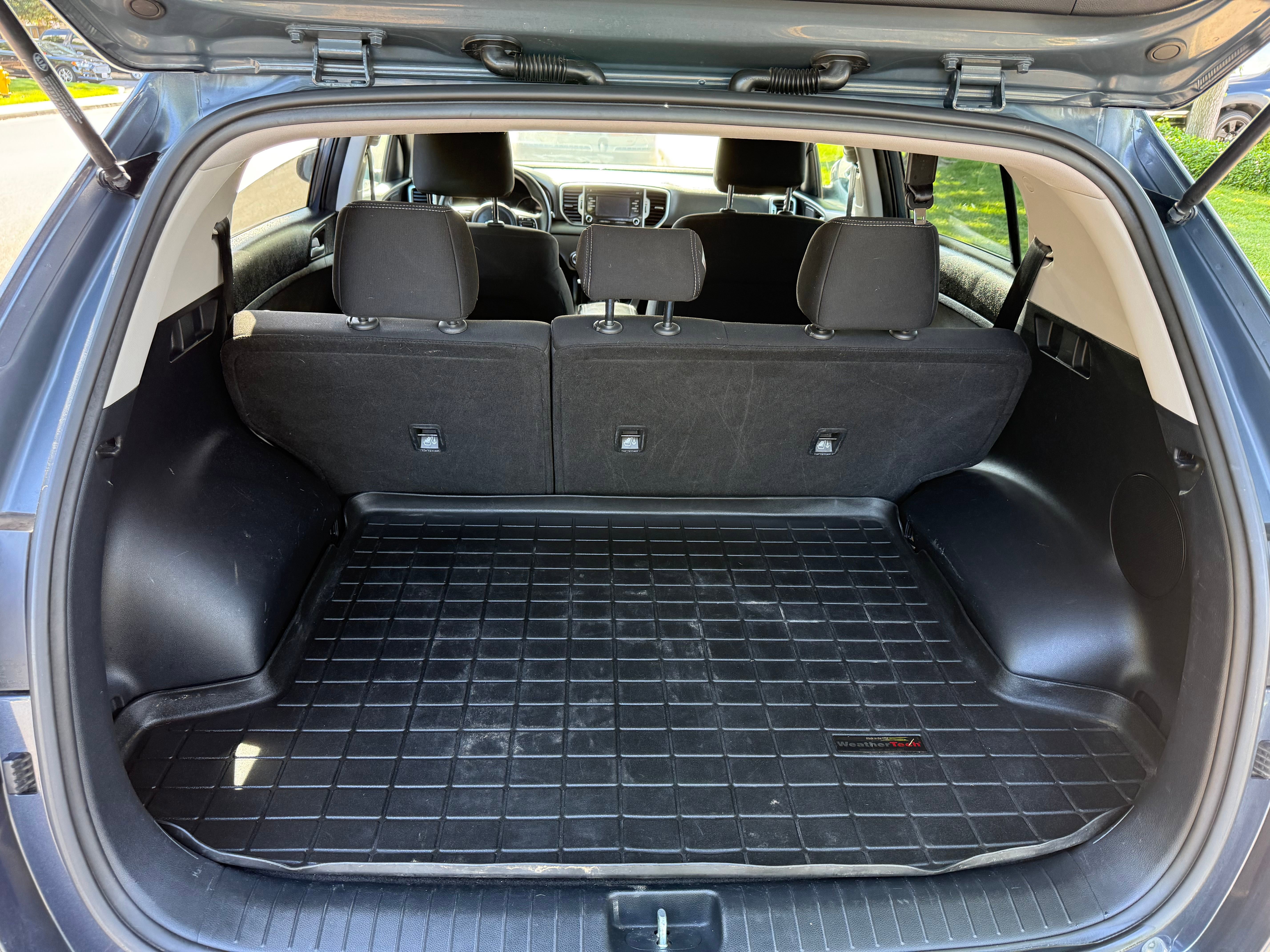 Vehicle image 18 of 23