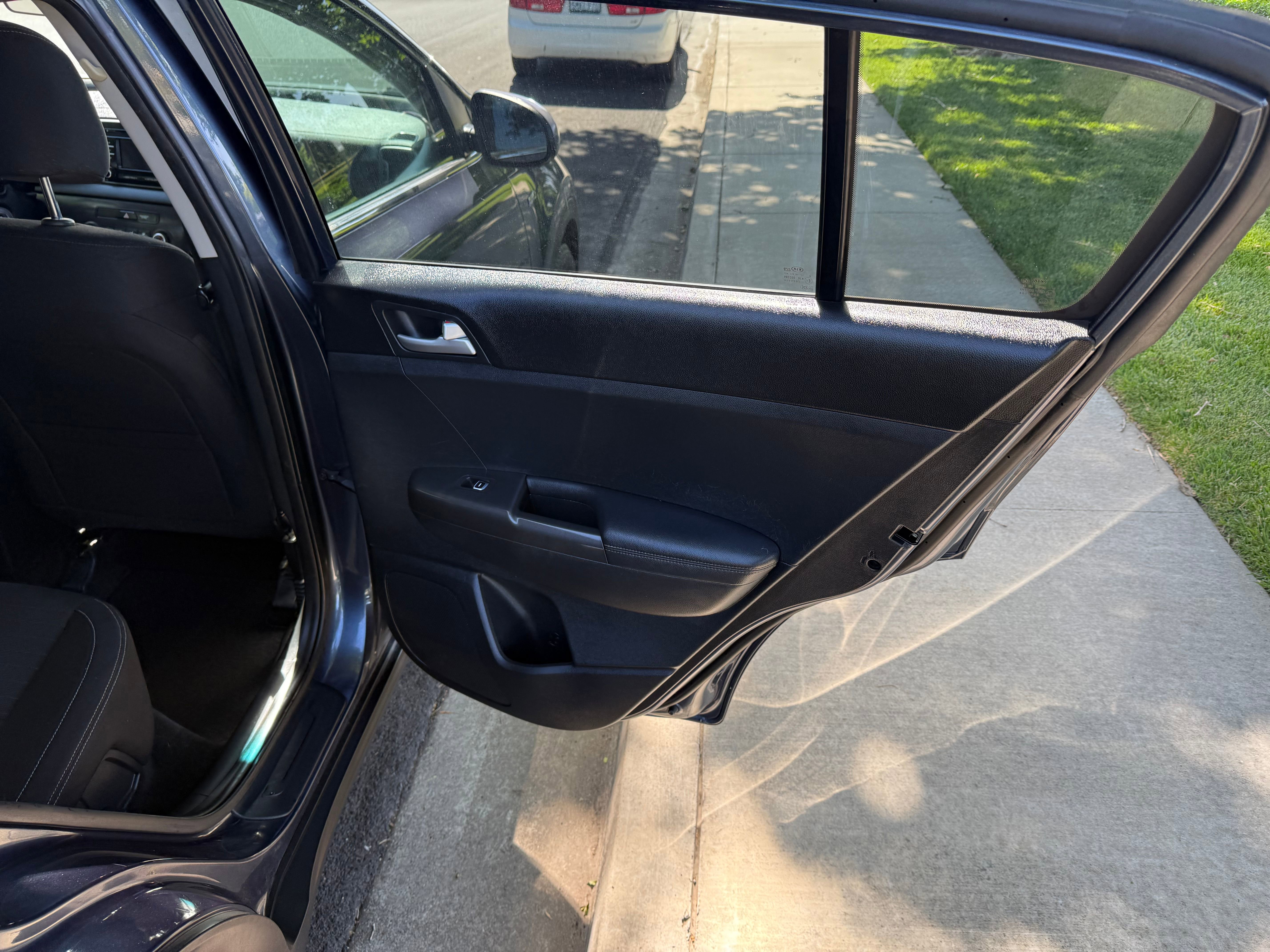 Vehicle image 19 of 23