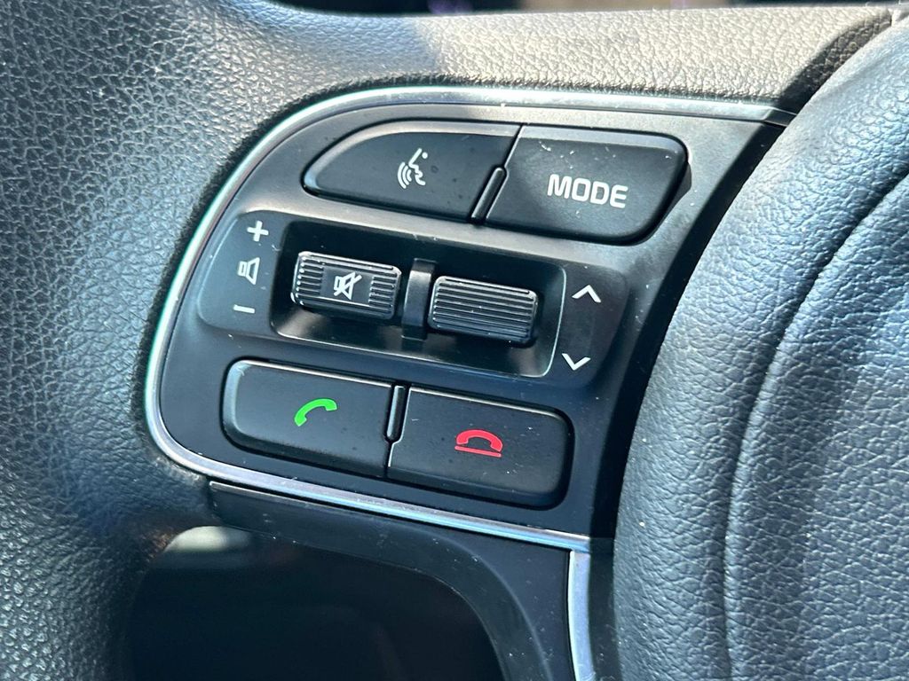 Vehicle image 37 of 41