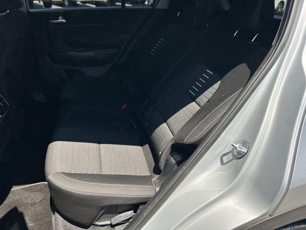 Vehicle image 11 of 41