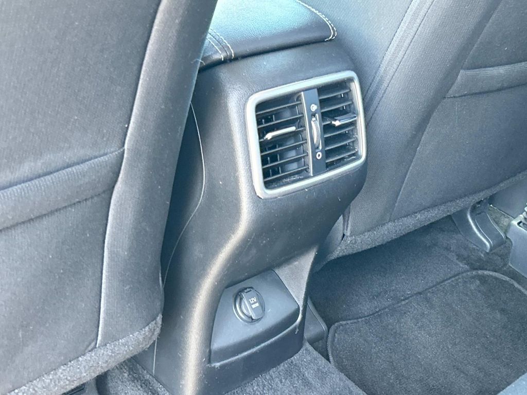 Vehicle image 30 of 41