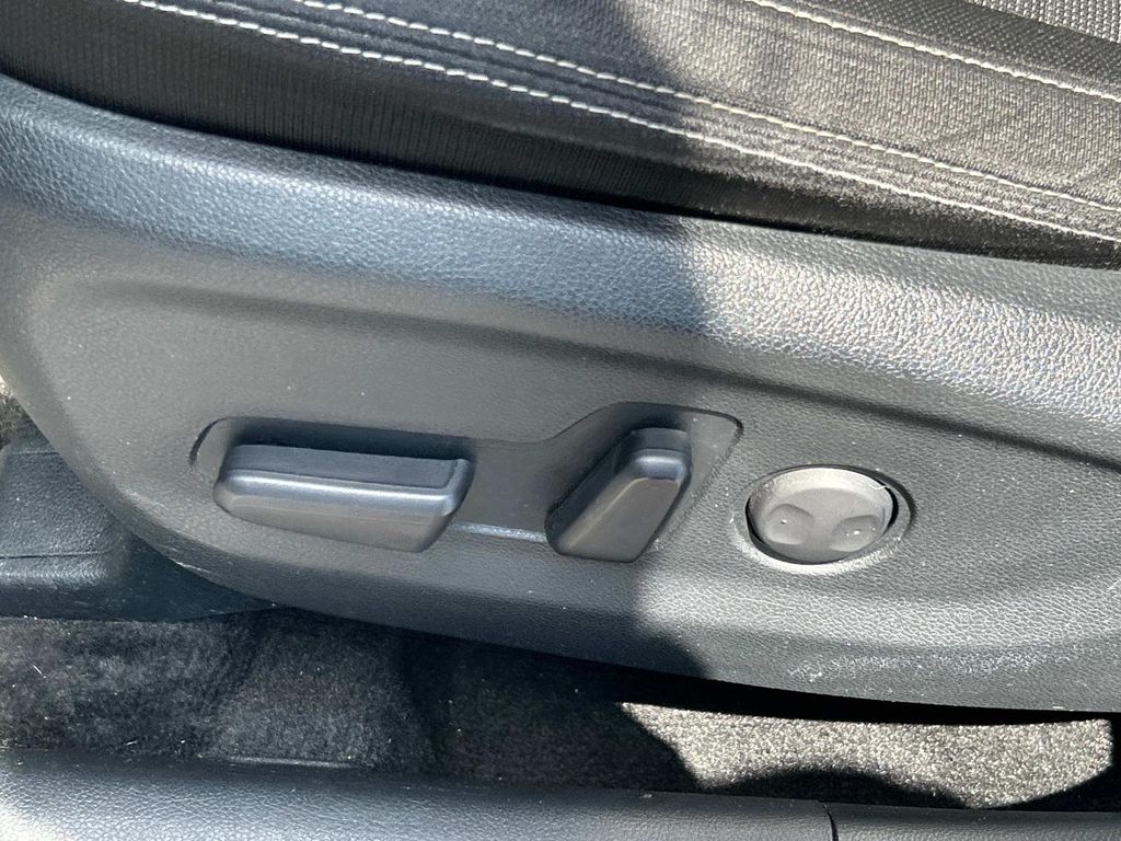 Vehicle image 28 of 41