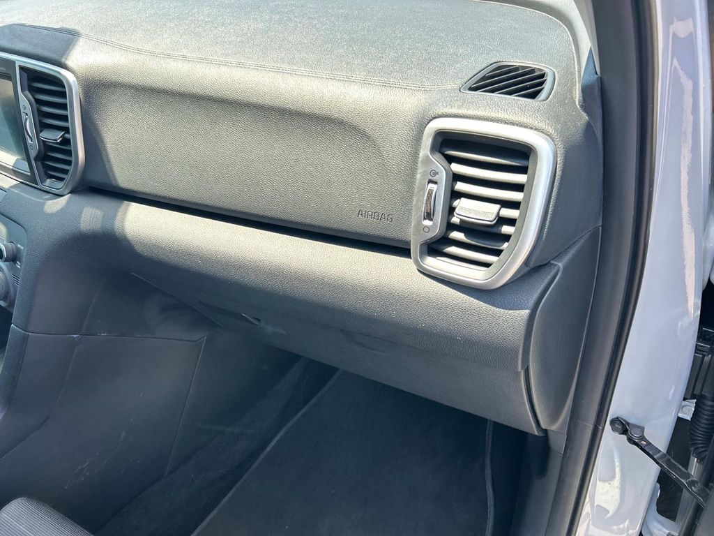 Vehicle image 31 of 41