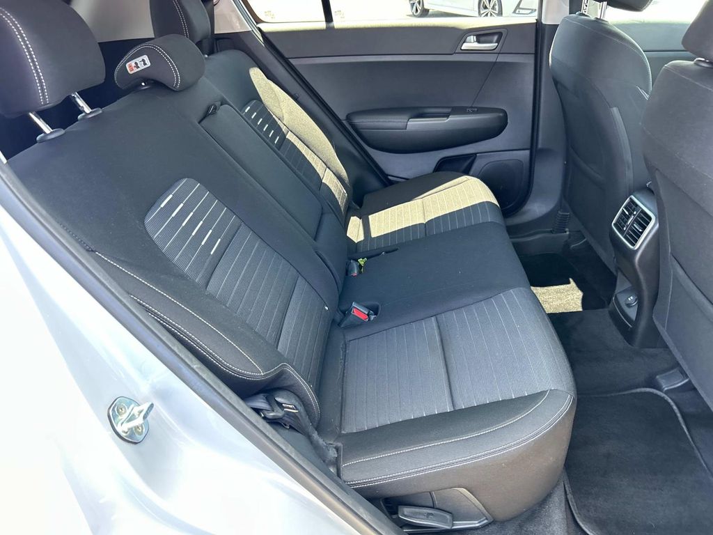 Vehicle image 16 of 41