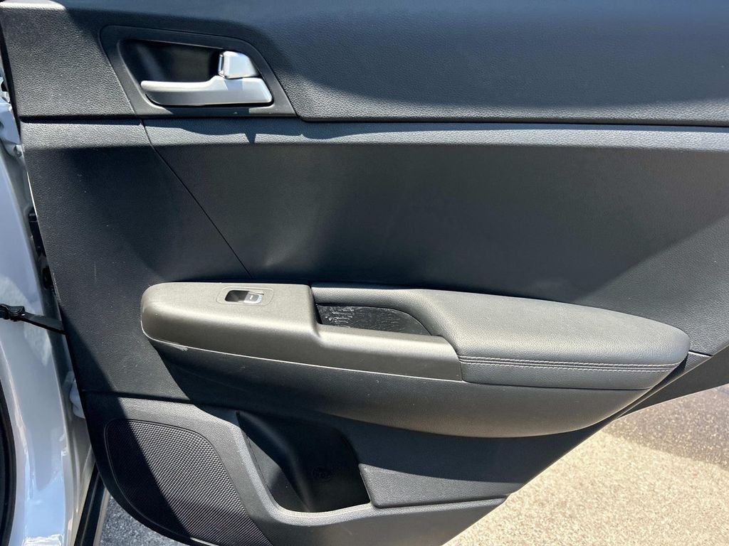 Vehicle image 25 of 41