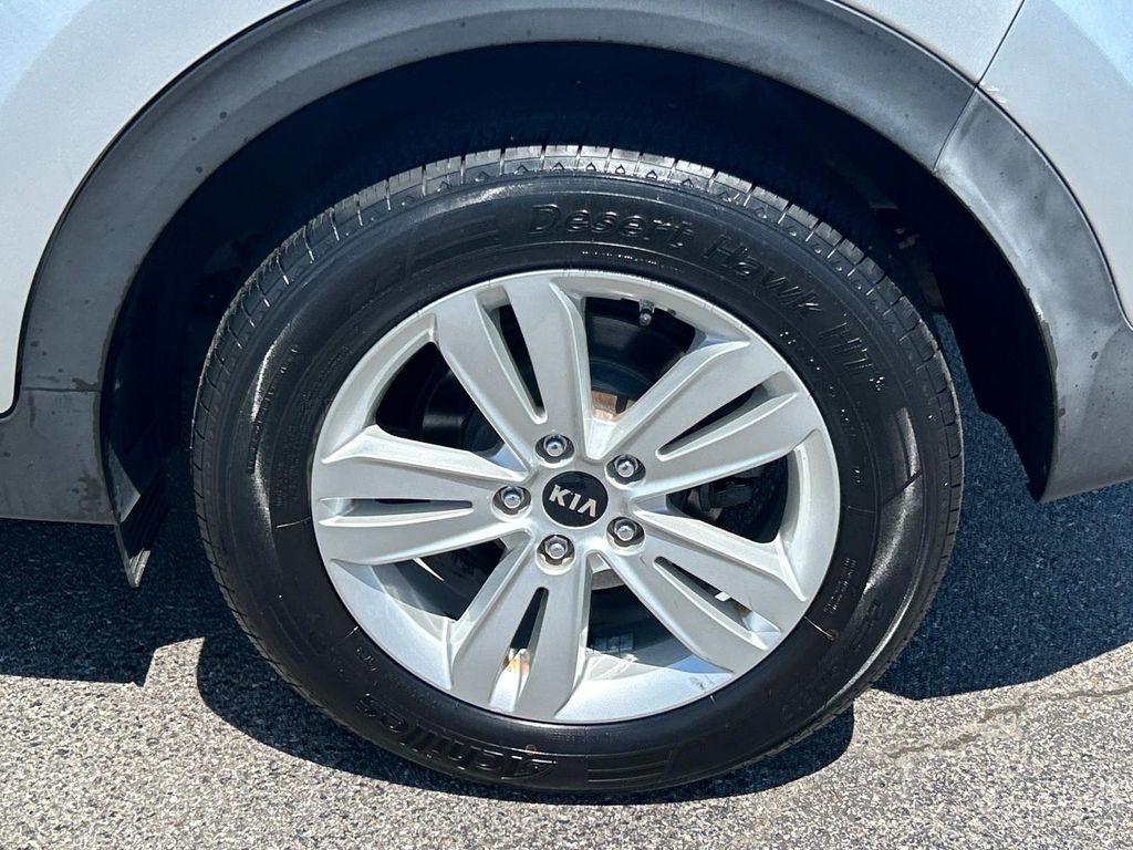 Vehicle image 9 of 41