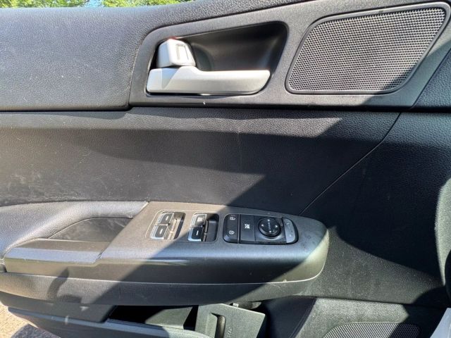Vehicle image 20 of 21