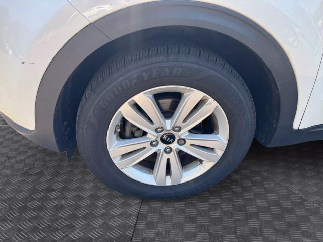 Vehicle image 10 of 21
