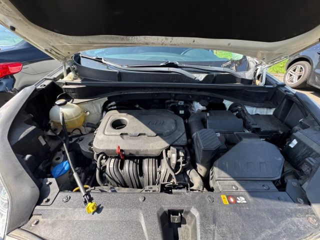 Vehicle image 9 of 21