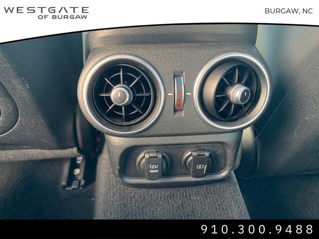 Vehicle image 32 of 38