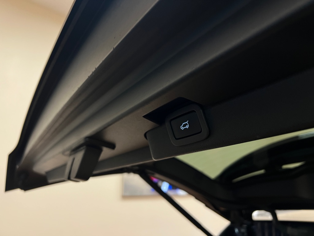 Vehicle image 20 of 48