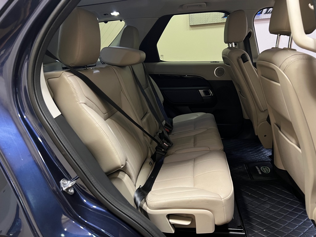 Vehicle image 40 of 48