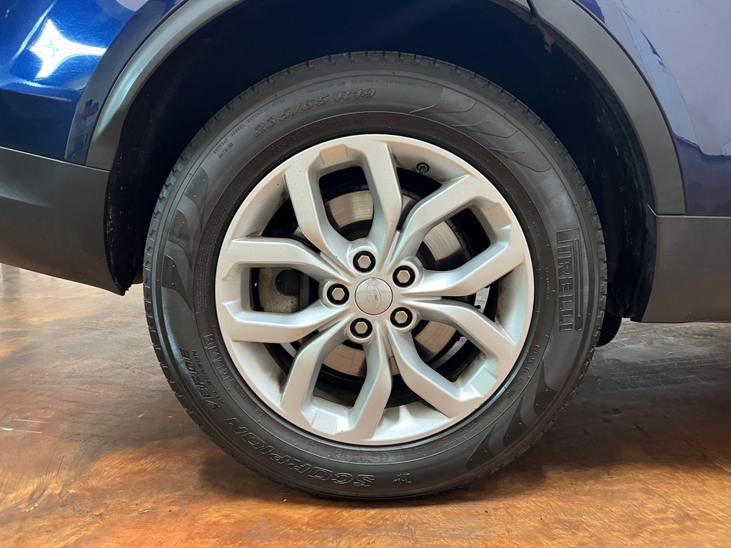 Vehicle image 16 of 48