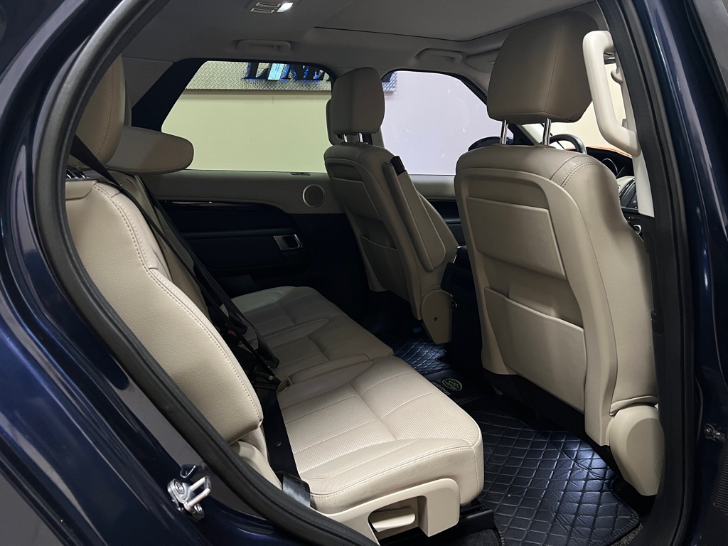 Vehicle image 41 of 48