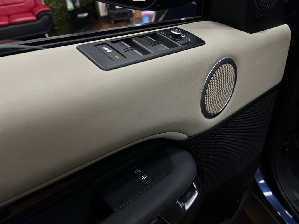 Vehicle image 25 of 48