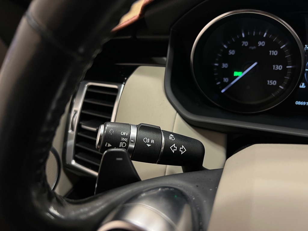 Vehicle image 28 of 48