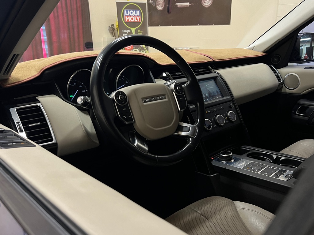 Vehicle image 21 of 48