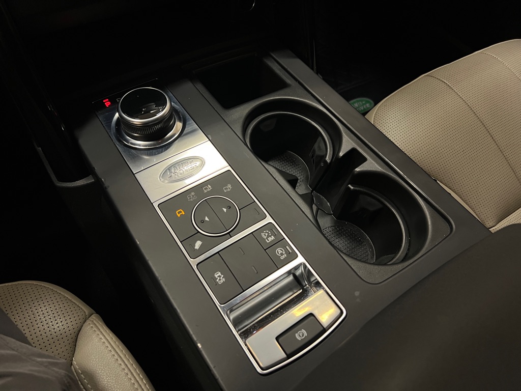 Vehicle image 32 of 48