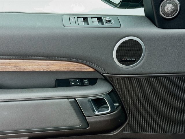 Vehicle image 14 of 20