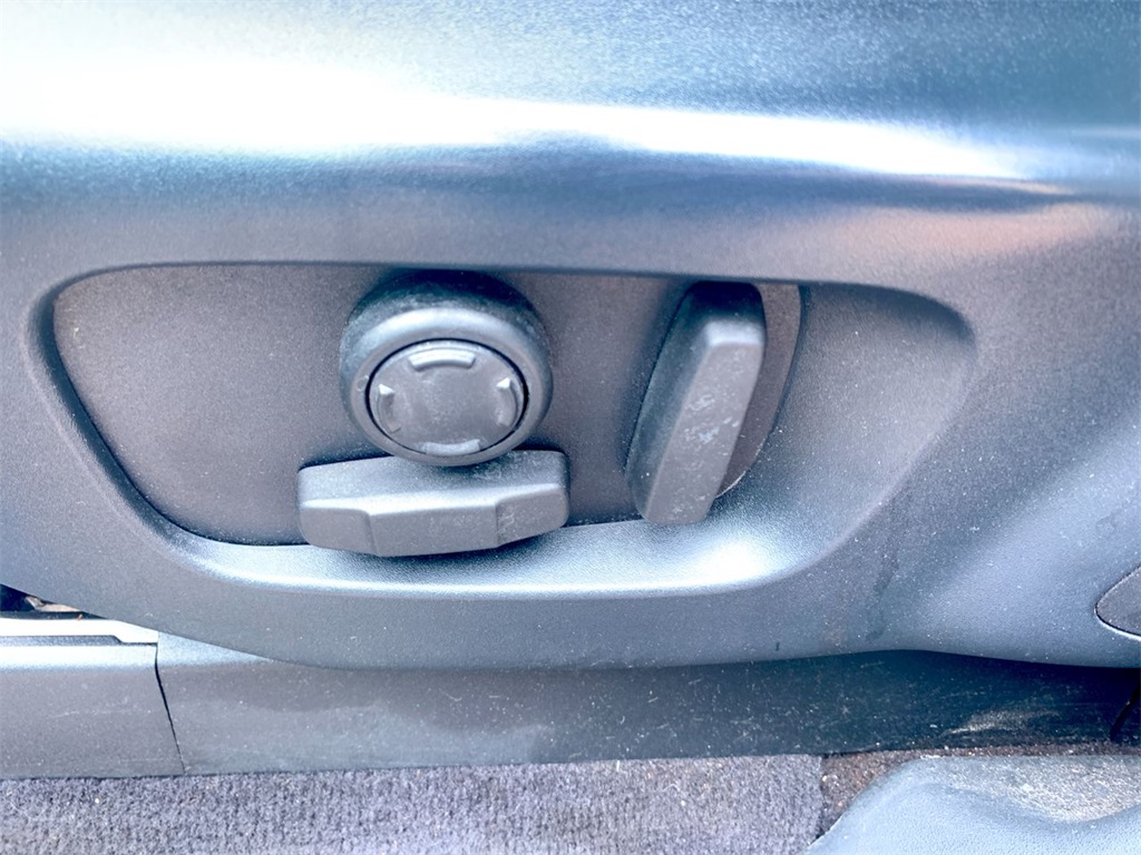 Vehicle image 11 of 26