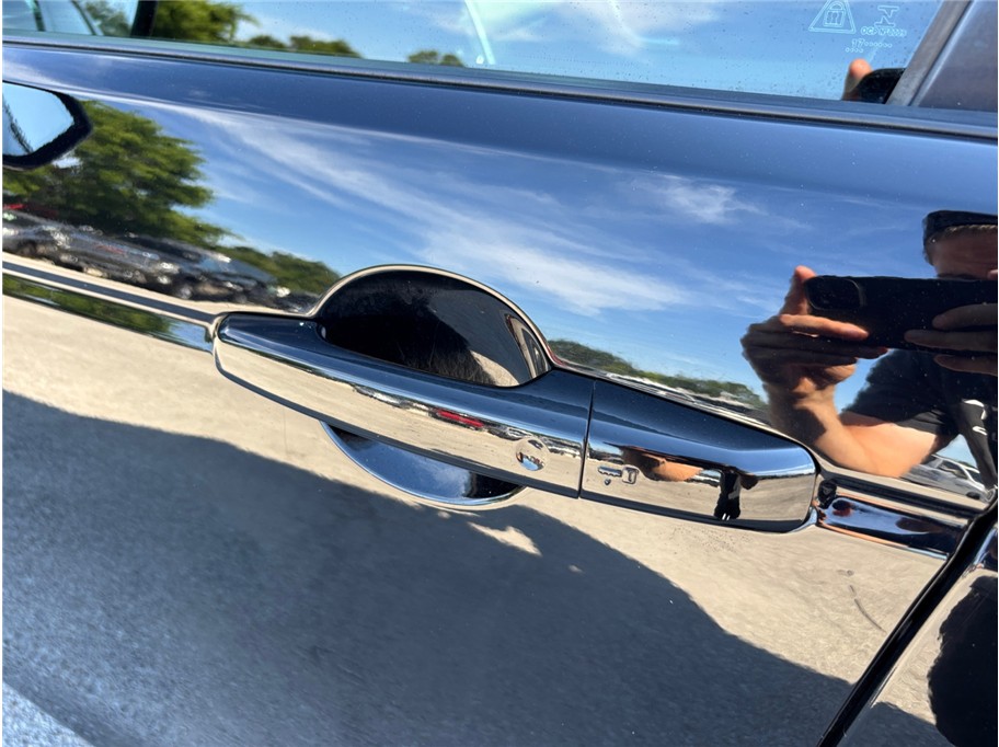 Vehicle image 18 of 45