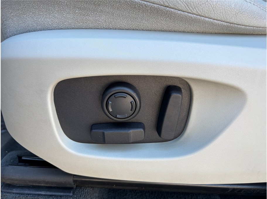 Vehicle image 20 of 45
