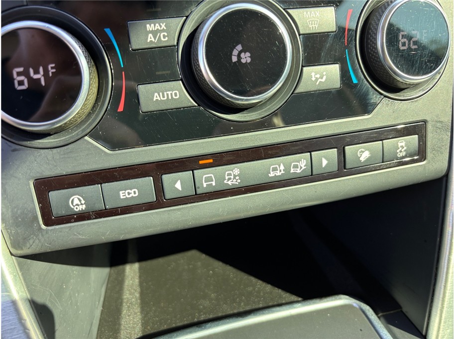 Vehicle image 33 of 45